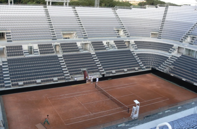 V Rimu bodo teniški igralci in igralke nastopili spet na rdečem pesku. Čez prvomajske praznike je bil Foro Italico že pripravljen na letošnji Masters.  foto: Marko Sivec