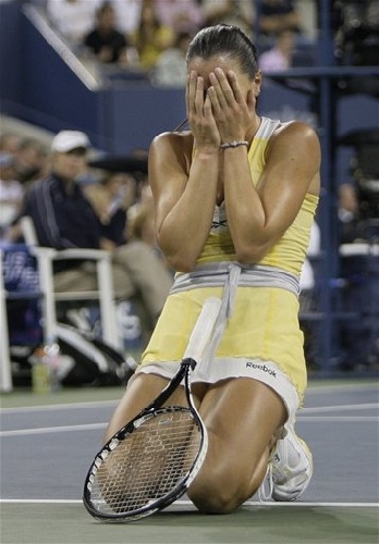 Jelena na kolenih