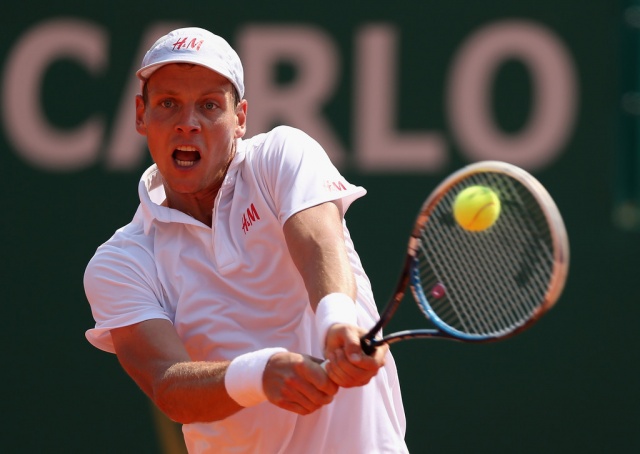 Tomaš Berdych je v obeh nizih zaostajal za brejk, na koncu pa izšel kot zmagovalec