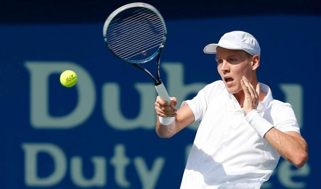 Tomaš Berdych je poleg Federerja še edini, ki izmed najboljše deseterice na ATP lestvici letos še ni okusil slasti dviga lovorike. V polfinalu se bosta pomerila med seboj in morda bo v soboto enemu uspelo