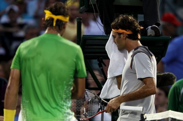 Roger Federer je še enkrat več moral stisniti roko Rafaelu Nadalu