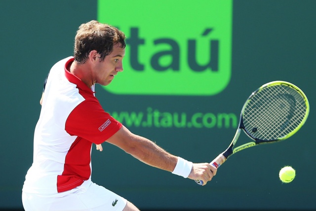 Richard Gasquet je bil veliko bitko z Nicolasom Almagrom in izšel kot zmagovalec po tajbrejku 3. niza