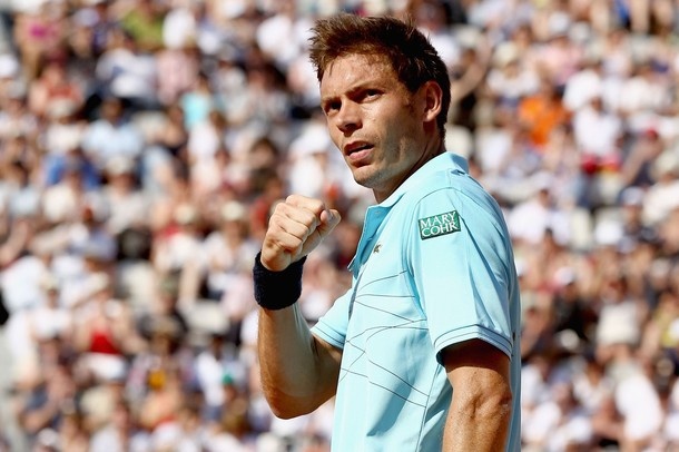 Nicolas Mahut, ki je lani z Johnom Isnerjem v Wimbledonu igral kar 11 ur, je v 1. krogu Roland Garrosa izločil Roddicka