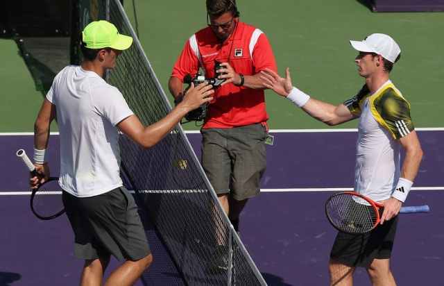 Andy Murray je dobil turnir v Crandon Parku leta 2008, lani pa končal v finalu. Letos je v uvodnem krogu zlahka izločil Bernarda Tomica