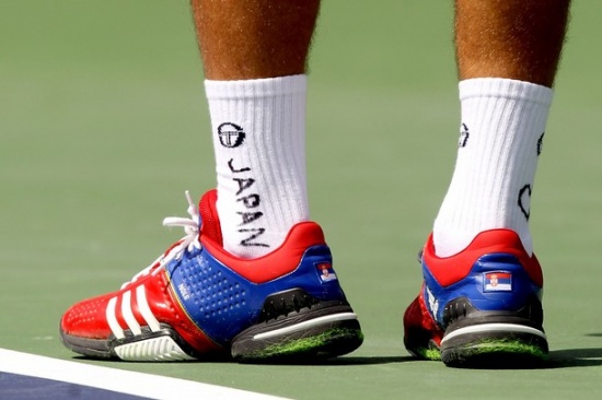 Novak je tokrat podporo Japoncem izrazil kar z napisom na nogavicah