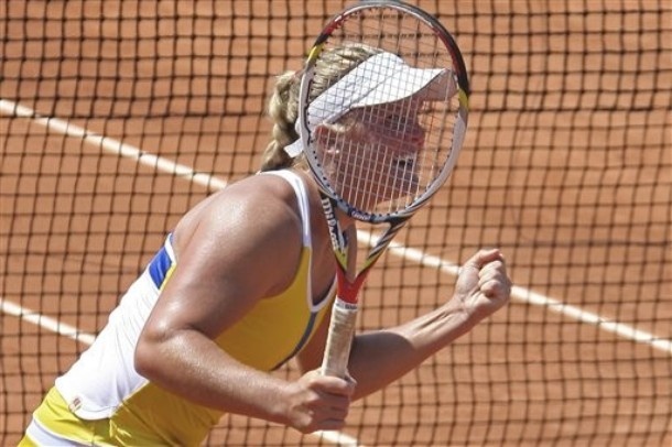 20-letna Melanie Oudin se je na peščenem grand slamu prvič uvrstila v 2. krog