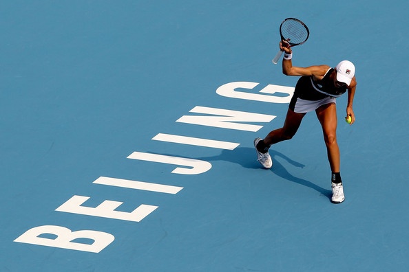 Polona Hercog, ki so jo v tujih medijih spet zamenjali za Slovakinjo, se je med igro znesla tudi nad loparjem. Ja, priložnost za zmago je bila velika...