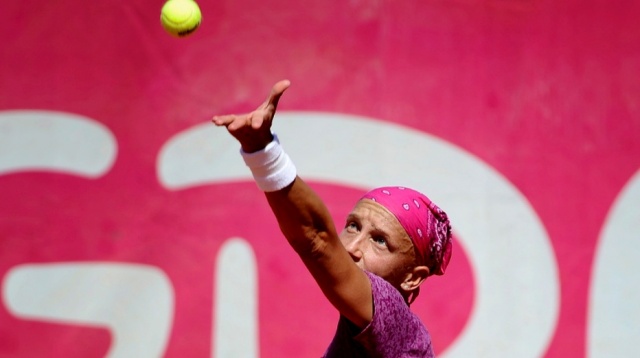 Petra Rampre v 1. krogu igra s Švicarko Stefanie Voegele