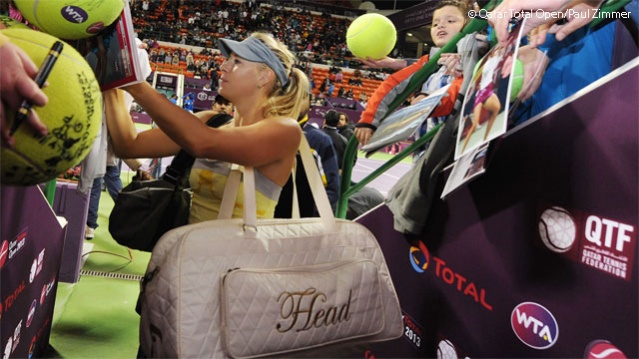 Marija Šarapova je v četrtfinalu po dveh nizih izločila Samantho Stosur. Zadela je 12 asov, tudi tri zapored