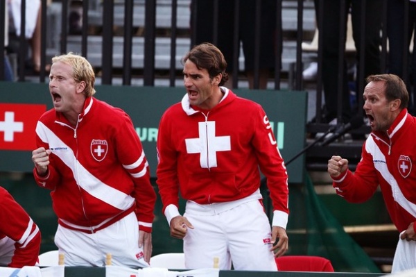 Roger Federer je na klopi verjetno bolj nervozen kot, če bi bil na terenu