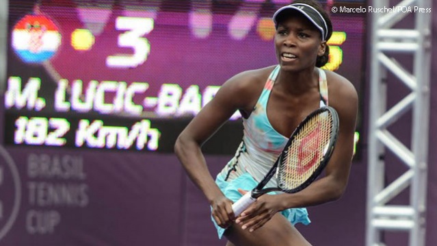 Venus Williams je potrebovala osem zaključnih žog, da je po dveh nizih izločila Mikico