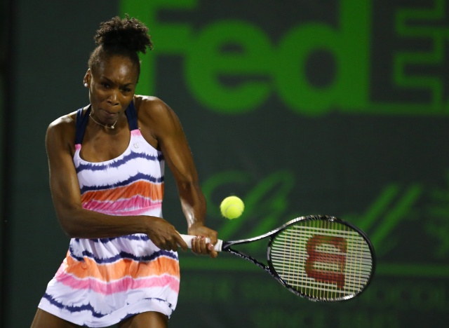 Venus Williams je komaj premagala 42-letno Kimiko Date-Krumm. Na koncu je bilo 7-6, 3-6, 6-4 za Američanko