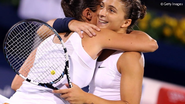 Sara Errani je v polfinalu Dubaja lopar prekrižala z najboljšo prijateljico in tudi partnerko v igri dvojic Roberto Vinci