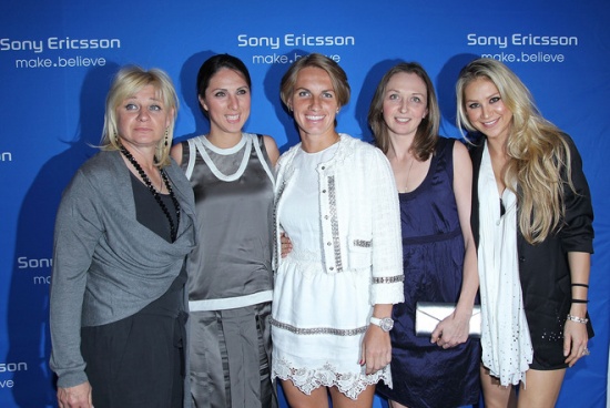 Svetlana Kuznecova je presenetila s kiklco, saj se ponavadi oblači bolj fantovsko. Ana Kurnikova ve kaj gre skupaj, le kaj si je pa zamislila Anastasija Miskina s košarkarskim dresom?
