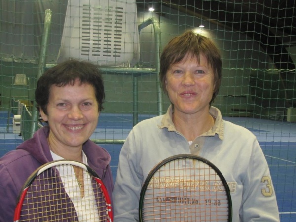 Olga Vrhovec in Lučka Kotnik – udeleženki zimske lige 2010-2011