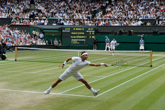 Tako kot ponavadi Nadal lomi Federerja na backhand, to sedaj dela Novak!