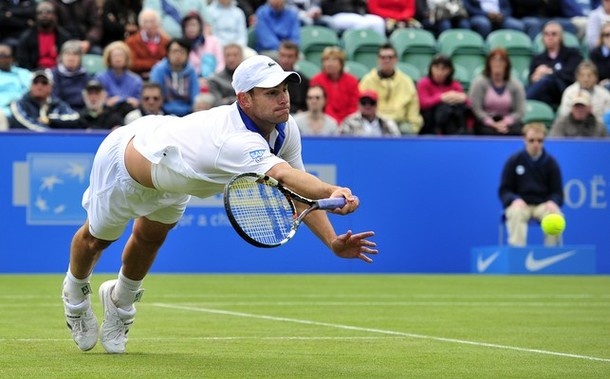 Andy Roddick še ni za v staro šaro...v Eastbournu je dokazal, da bo na Wimbledonu, kjer je trikrat igral v finalu, še kako nevaren