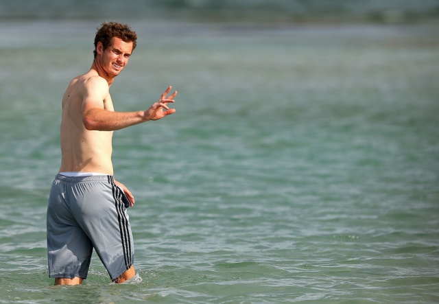 Andy je po zmagi v Crandon Parku skočil v morje in poziral fotografom