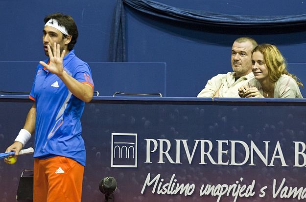 Marcos Baghdatis na letošnjem ATP turnirju v Zagrebu (v ozadju njegovo dekle Karolina Šprem)