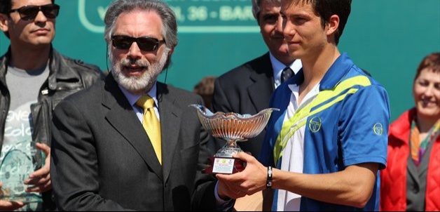 V začetku aprila 2011 je Benko osvojil svoj prvi večji turnir, challenger v Barletti. Postal je tretji Slovenec po Gregi Žemlji in Blažu Kavčiču s takšnim uspehom. V finalu je ugnal Filippa Volandrija, ki je današnji tekmec v finalu challengerja v Rimu