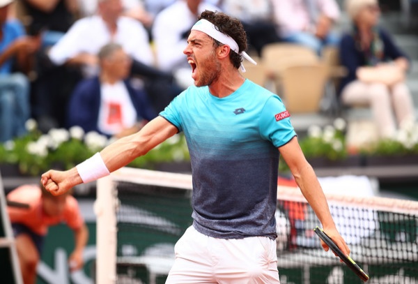 Marco Cecchinato je za polfinale OP Francije prejel 560,000 evrov, kar je več kot polovica vsega denarja, kot ga je zaslužil do sedaj v karieri v singlih in dvojicah pa je na 72. mestu.
