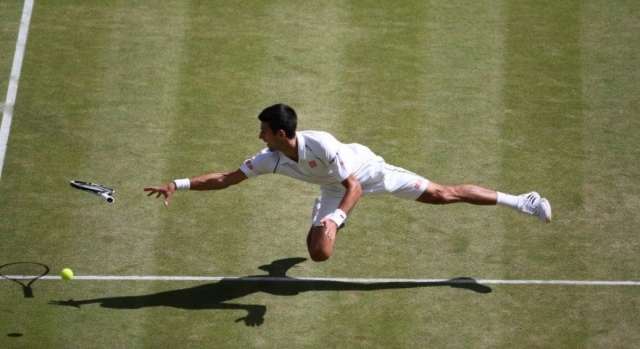 Đoković bo poskušal osvojiti tretji Wimbledon (2011, 2014), Federer pa osmega (2003-2007, 2009, 2012). Švicar bo imel priložnost, da prehiti Peta Samprasa (1993-1995, 1997-2000), s katerim si deli rekord sedmih zmag v All England Clubu.