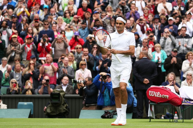 Travnati kralj Roger Federer je suvereno začel napad na osmi wimbledonski naslov