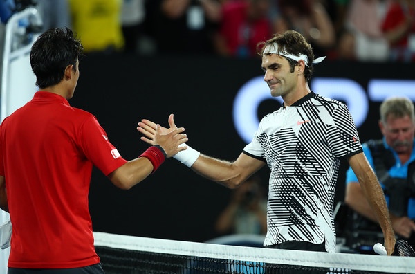 Roger Federer je v 5. nizu dokončno razorožil Nišikorija. Švicar cilja na rekordni 18. naslov turnirjev za Grand Slam. Nazadnje ga je osvojil leta 2012 na Wimbledonu.