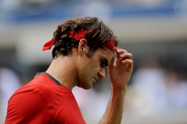 Roger Federer še sam ni mogel verjeti kaj se mu je spet pripetilo. Po zapravljenih dveh nizih prednosti proti Tsongaju v četrtfinalu Wimbledona, mu je to uspelo še danes proti Djokoviću v polfinalu OP ZDA