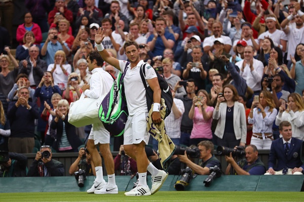 Roger Federer je džentelmensko dopustil tekmecu uživanje v največjem dnevu kariere