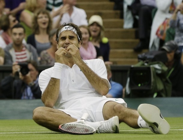 Roger Federer - najboljši teniški igralec vseh časov po mnenju velike večine poznavalcev. V vitrini ima 17. lovoriko s turnirjev za grand slam, 7. na Wimbledonu
