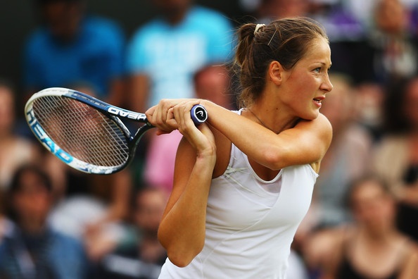Bojana Jovanovski je v 2. krogu Wimbledona po treh nizih šokirala 8. nosilko Viktrorijo Azarenko