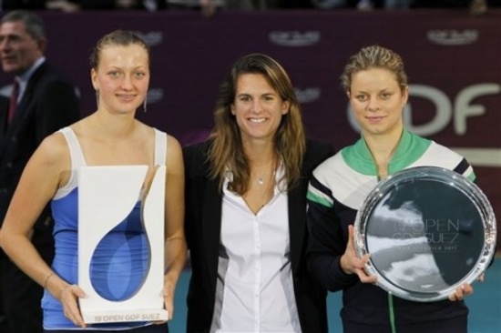 Petra Kvitova (levo) in Kim Clijsters (desno) skupaj z nekdanjo francosko tenisačico Amelie Mauresmo