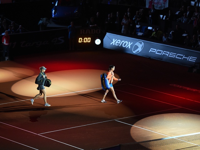 Finale teniških lepotic v Stuttgartu je pripadel Mariji Šarapovi, ki ima sedaj z Ivanovičevo razmerje 8-2. Srbkinja je nazadnje slavila v njunih srečanjih leta 2007 na Roland Garrosu.