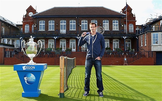 Andy Murray z zmagovalnim pokalom