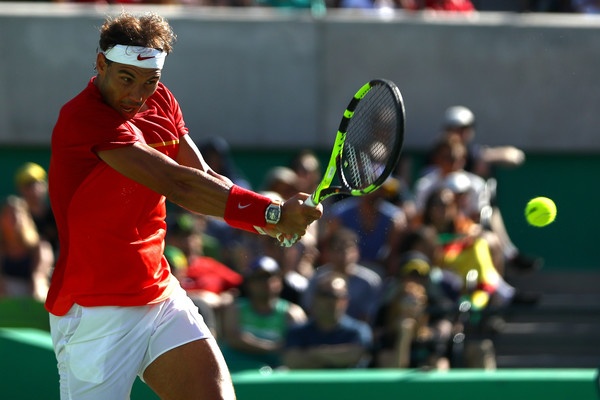 Španec Rafael Nadal je že osvojil zlato medaljo v dvojicah, v posamični konkurenci se bo boril za bron. Majorčan še pred tremi tedni ni mogel trenirati zaradi poškodbe, zato so njegove predstave v Riu zavidanja vredne.