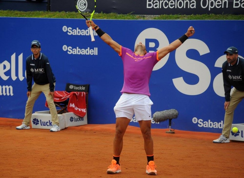 Rafael Nadal je destič zmagal na turnirju v Barceloni. Organizatorji so osrednji teren poimenovali Pista Rafa Nadal, se pravi, je zmagal na domačem vrtu