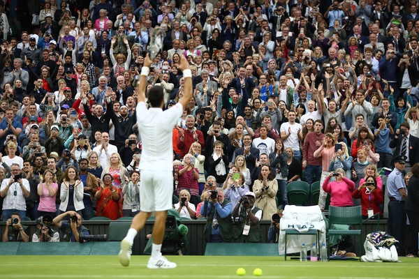 Novak Đokovič je vpisal 30. zaporedno zmago na turnirjih za Grand Slam in 16. zaporedno na Wimbledonu