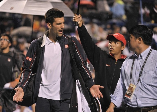 Novak ni bil zadovoljen z odhodi z igrišča zaradi dežja