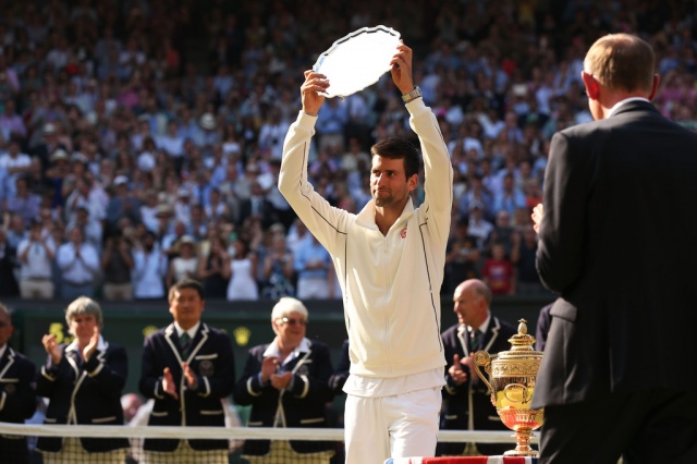 Novak Djokovič je portno čestital tekmecu za  zmago. Na Wimbledonu je slavil pred dvema letoma, danes pa je pokalu dodal še krožnik, ki pripada finalistu