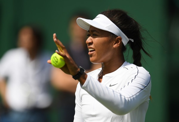 Naomi Osaka se je kot 2. nosilka Wimbledona poslovila že po 1. krogu