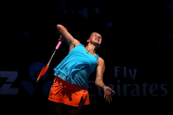 Anastasja Pavljučenkova je v osmini finala OP Avstralije izločila rojakinjo Svetlano Kuznjecovo.