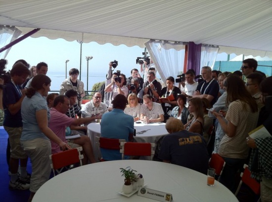 Rafa na tiskovni konferenci z novinarji in fotografi!