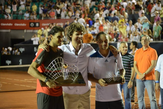 Rafa Nadal in Aleksander Dolgopolov, med njima pa legenda brazilskega tenisa Gustavo Kuerten - Guga