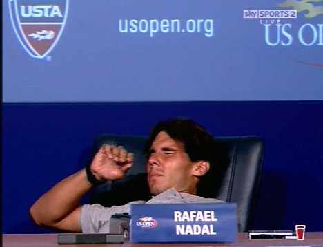 Rafael Nadal se je zgrudil med tiskovno konferenco