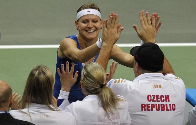 Lucie Šafarova je premagala Ano Ivanović ter prispevala prvo točko za Češko v finalu pokala Fed