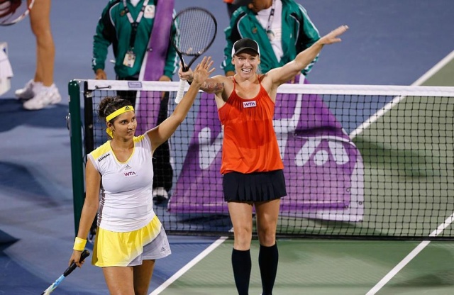 Sania in Bethanie se veselita zmage v dvojicah na teniškem turnirju v Dubaju