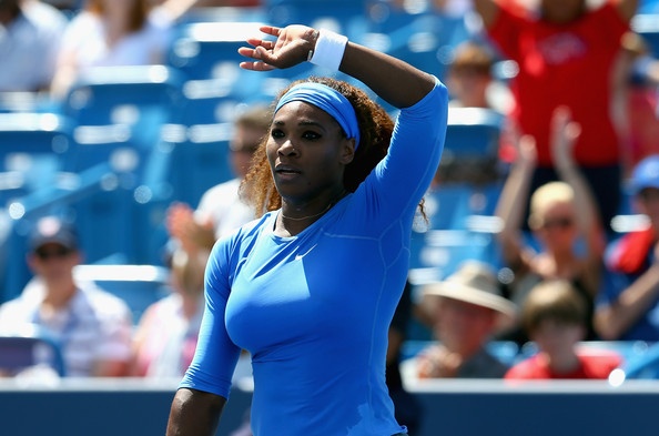 Serena Williams je vendarle po 20 zaporednih nizih oddala niz proti Bouchardovi!