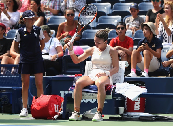 Simona Halep je verjetno zelo razočarana, drugo leto zapored zapušča OP ZDA po 1. krogu. Letos je bila 1. nosilka.