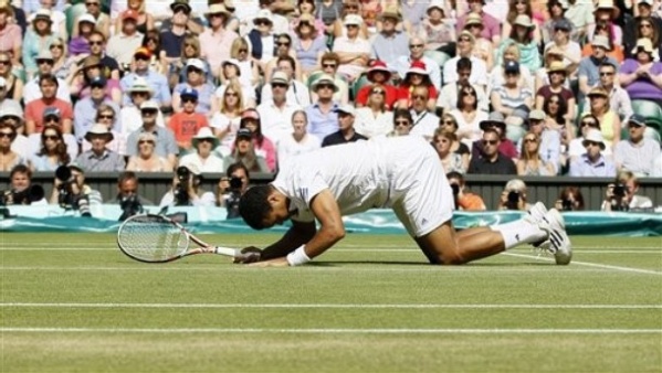 Jo-Wilfired Tsonga je zasluženo polfinalist Wimbledona. V super četrtfinalu je bil boljši od Rogerja Federerja